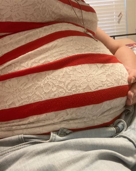 pregnant belly selfies